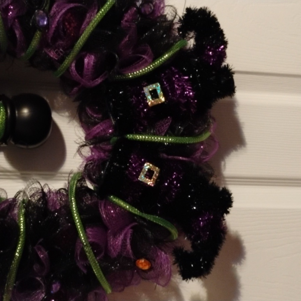 "Witch's Brew" Halloween Wreath - Picture 6 of 8